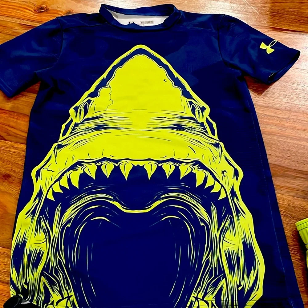 Boys Under Armour “Shark” Shirt & Short Set Size Youth Medium - Picture 2 of 4